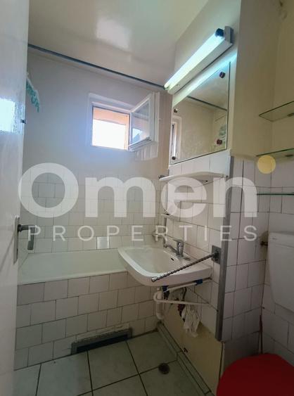 Apartament cu 3 camere semidecomandat în Decebal