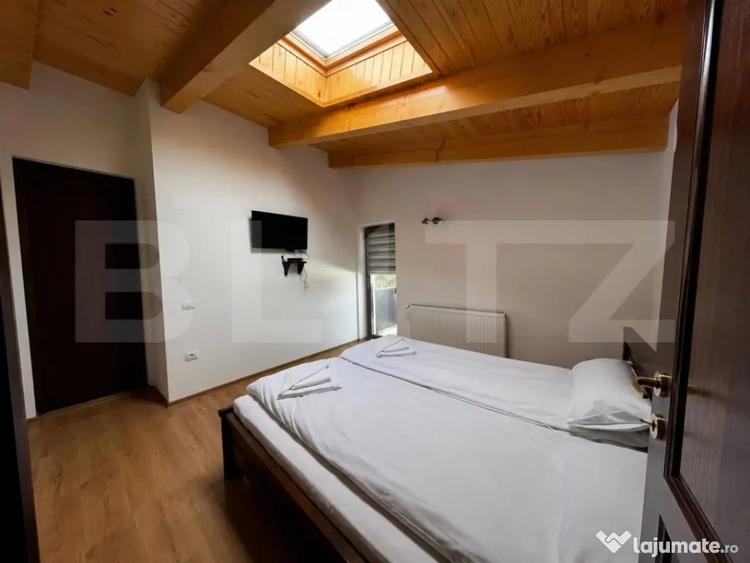Casă cu 8 camere cu Teren 750 Mp în Tău