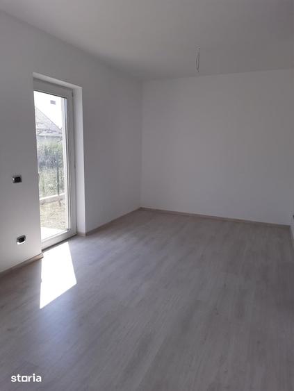 Casă cu 4 camere decomandat cu Teren 250 Mp în Burdujeni