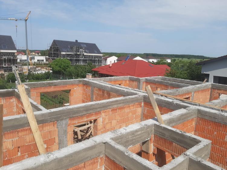 Casă cu 4 camere cu Canalizare în Tamași