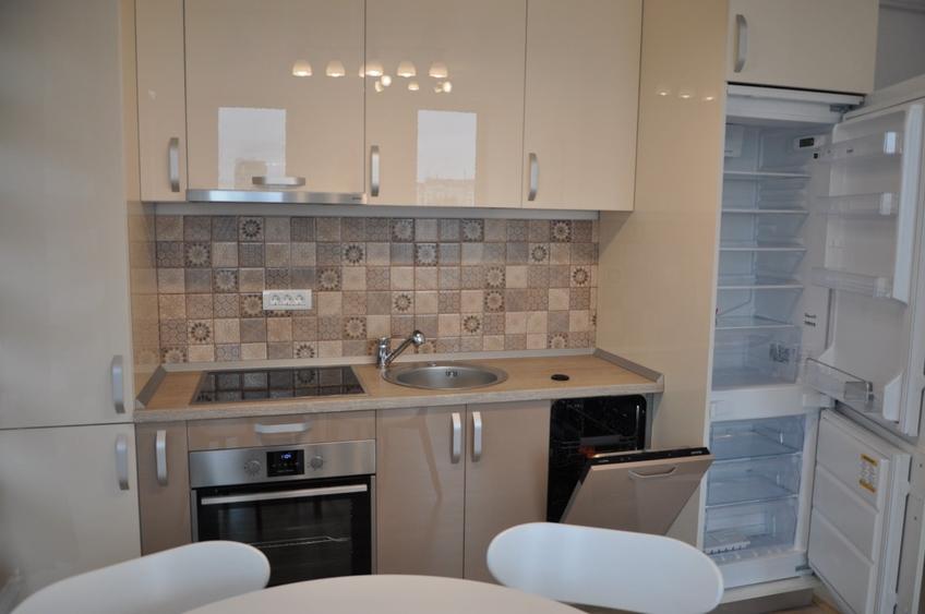 Apartament cu 3 camere decomandat, mobilat în Complex Studențesc