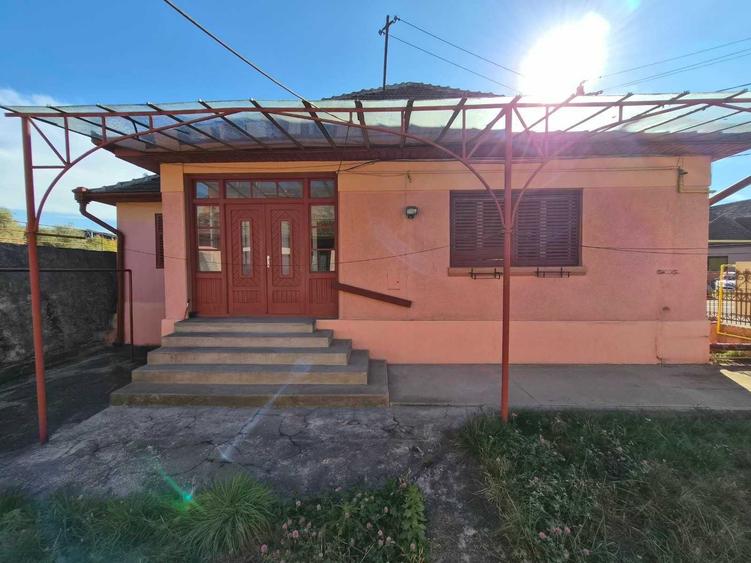 Casă cu 3 camere în Central