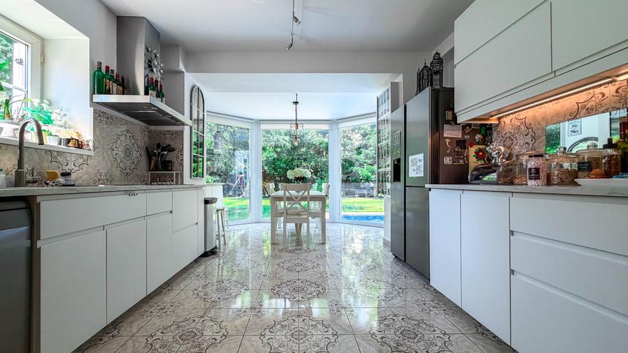 Duplex cu 6 camere cu Piscina în Iancu Nicolae