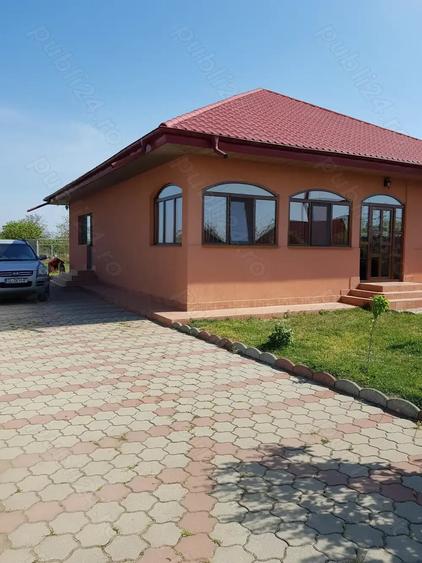 Casă cu 5 camere cu Teren 2550 Mp în Munteni