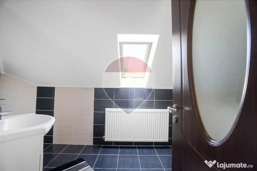 Casă cu 5 camere cu Teren 696 Mp în Vulcan