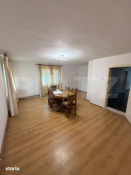 Casă cu 7 camere cu Teren 671 Mp în Central