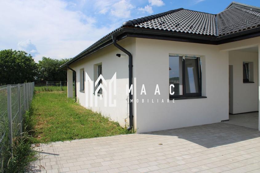 Duplex cu 3 camere cu Canalizare în Cristian