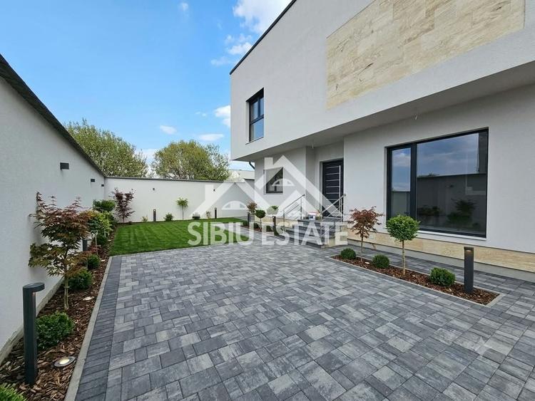 Duplex cu 4 camere cu Canalizare în Șelimbăr