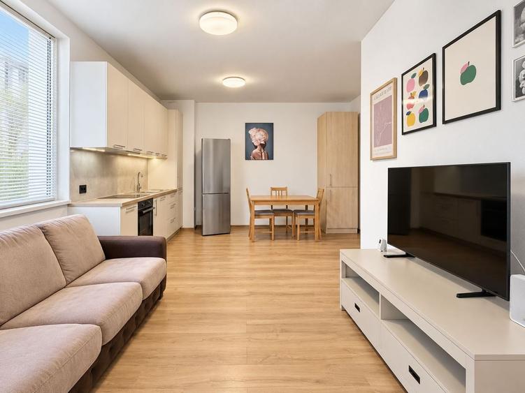 Apartament cu 2 camere semidecomandat, mobilat în Giroc