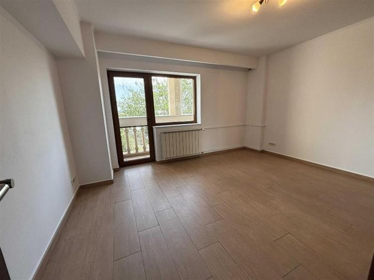 Apartament cu 3 camere decomandat, mobilat în Parcul Carol