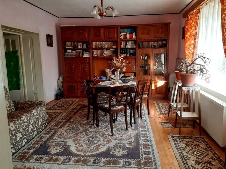 Casă cu 5 camere cu Teren 46000 Mp în Coroi
