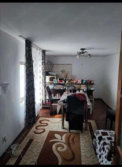 Casă cu 4 camere în Patriei