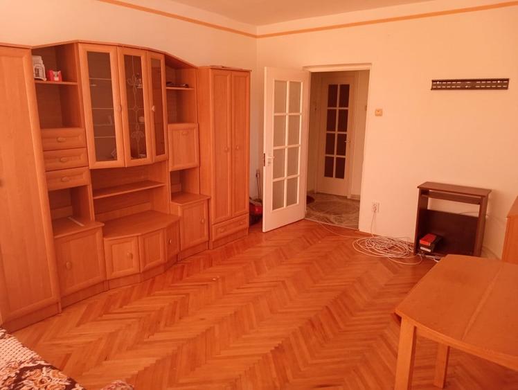 Apartament cu 7 camere decomandat în Nădlac
