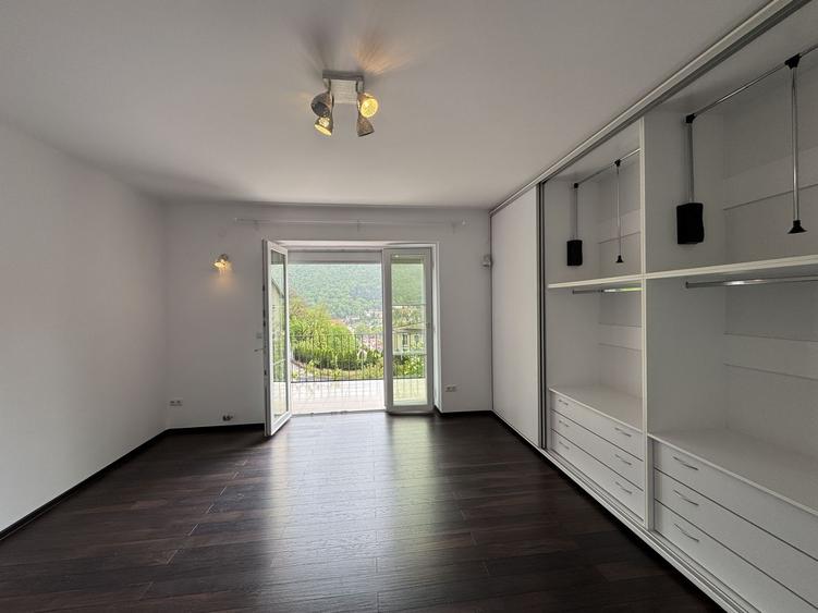 Apartament cu 2 camere decomandat, mobilat în Centrul Istoric