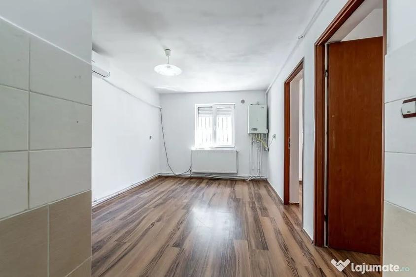 Apartament cu 3 camere semidecomandat în Central