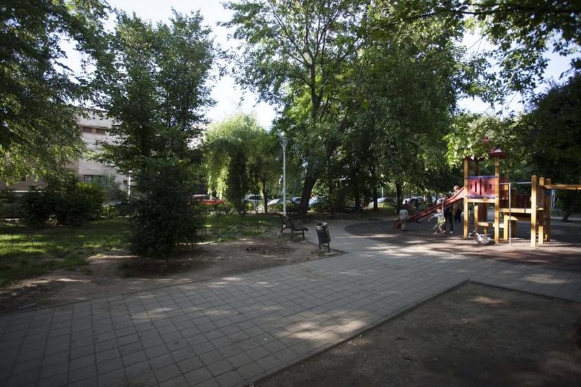 Apartament cu 3 camere în Mihai Bravu