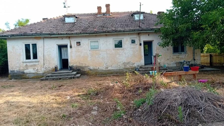 Casă cu 4 camere în Bumbăta