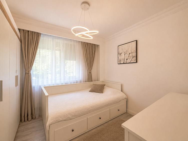 Apartament cu 4 camere semidecomandat în Tomis Nord