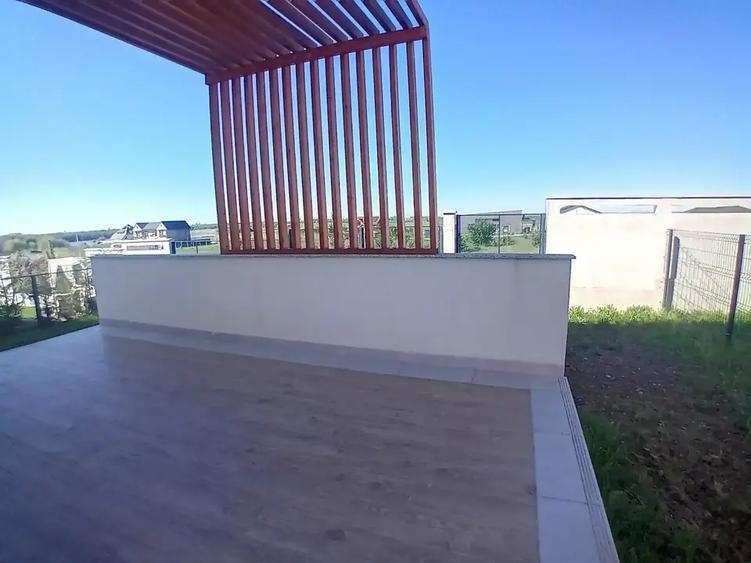 Duplex cu 5 camere cu Canalizare în Mogoșoaia