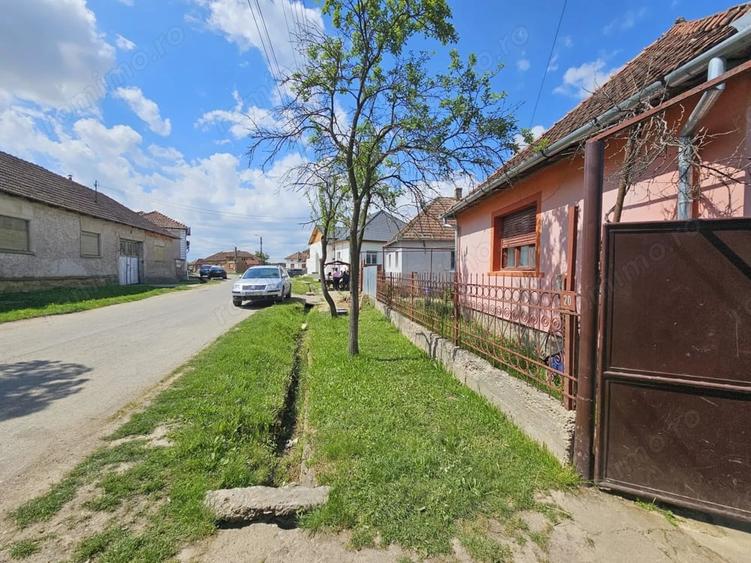 Casă cu 2 camere cu Teren 1427 Mp în Rogoz