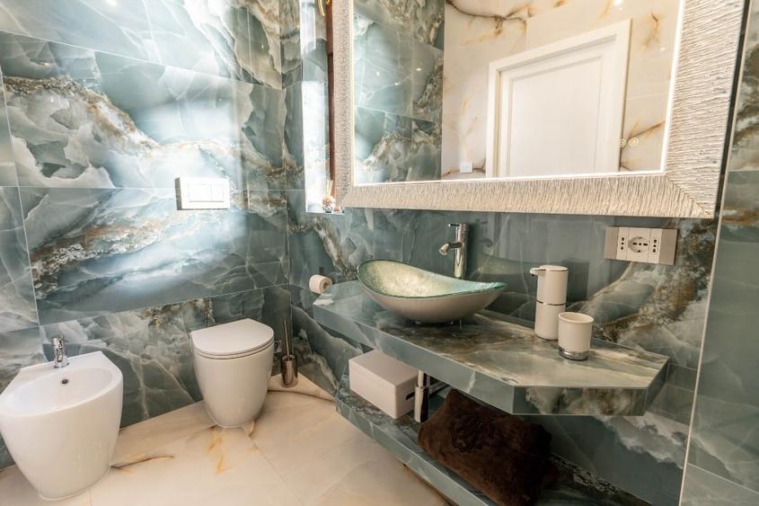 Apartament cu 4 camere decomandat, mobilat în Central
