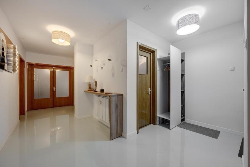 Apartament cu 3 camere decomandat în Dorobanți