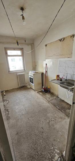 Apartament cu 2 camere semidecomandat în 9 Mai