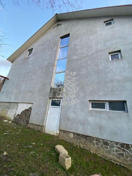 Casă individuală cu 6 camere cu Canalizare în Bistrița Bârgăului