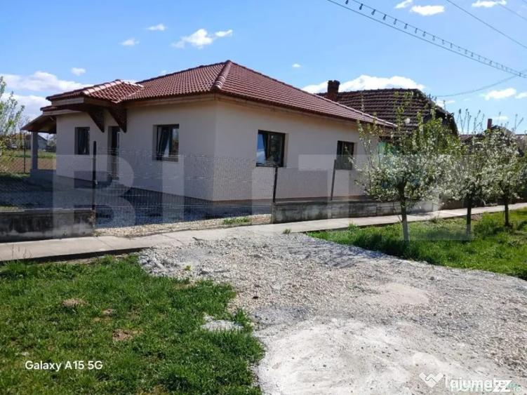 Casă cu 3 camere cu Teren 500 Mp în Lazuri