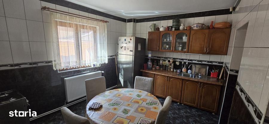 Casă cu 4 camere cu Teren 280 Mp în Central