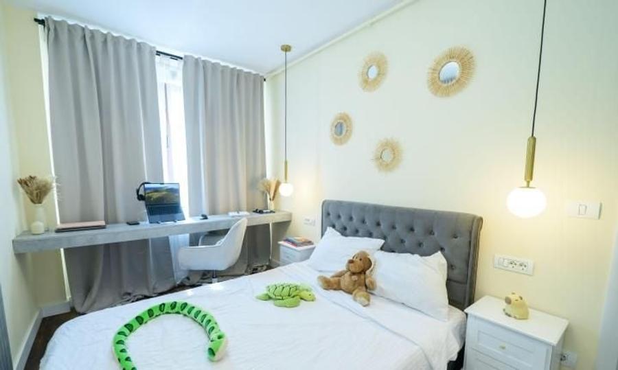 Apartament cu 3 camere semidecomandat, mobilat în Tomis II