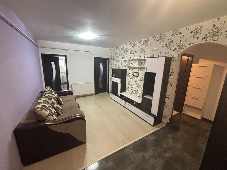 Apartament cu 2 camere semidecomandat în Valea Adâncă