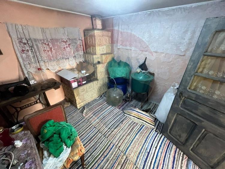Casă cu 4 camere cu Teren 2366 Mp în Căiata