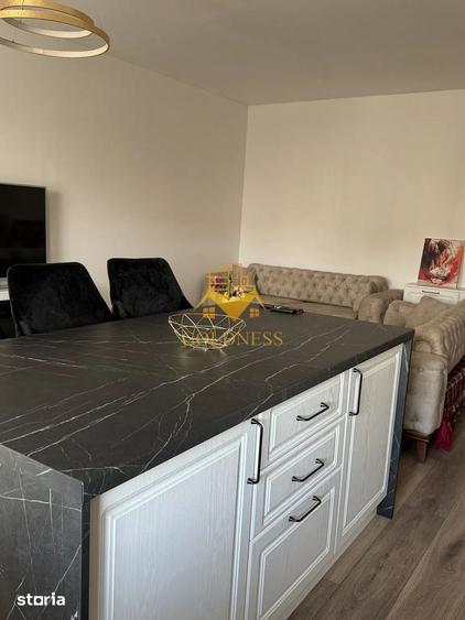 Apartament cu 3 camere semidecomandat, mobilat în Central