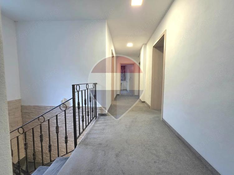 Casă cu Teren 689 Mp în Est