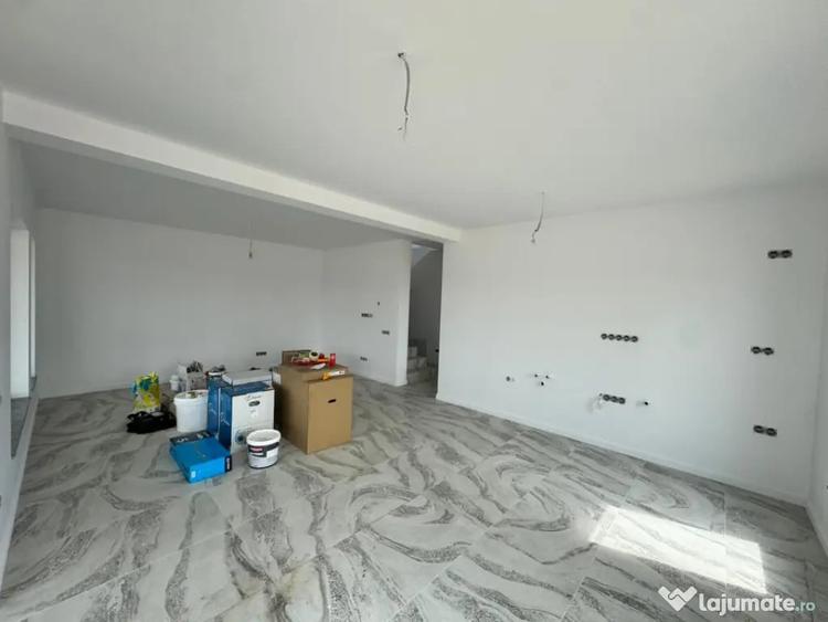 Casă cu 4 camere cu Teren 420 Mp în Săsar
