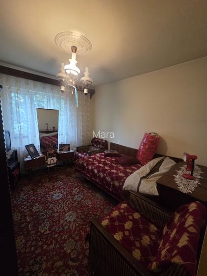 Vand apartament cu 3 camere zona Biserica Catolica