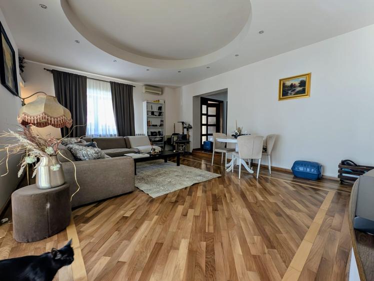 Casă cu 6 camere cu Canalizare în Dămăroaia