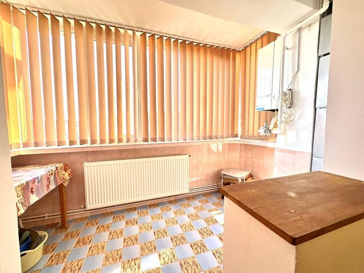 Apartament cu 2 camere decomandat, mobilat în Bucovina