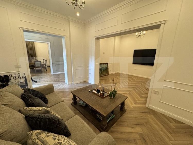 Casă cu 10 camere cu Teren 1143 Mp în Malu Mare
