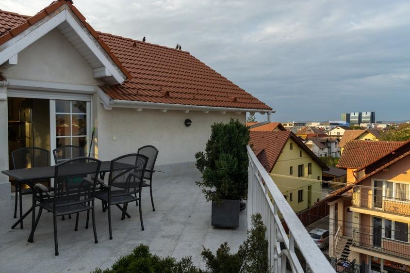 Apartament cu 5 camere decomandat în Calea Dumbrăvii