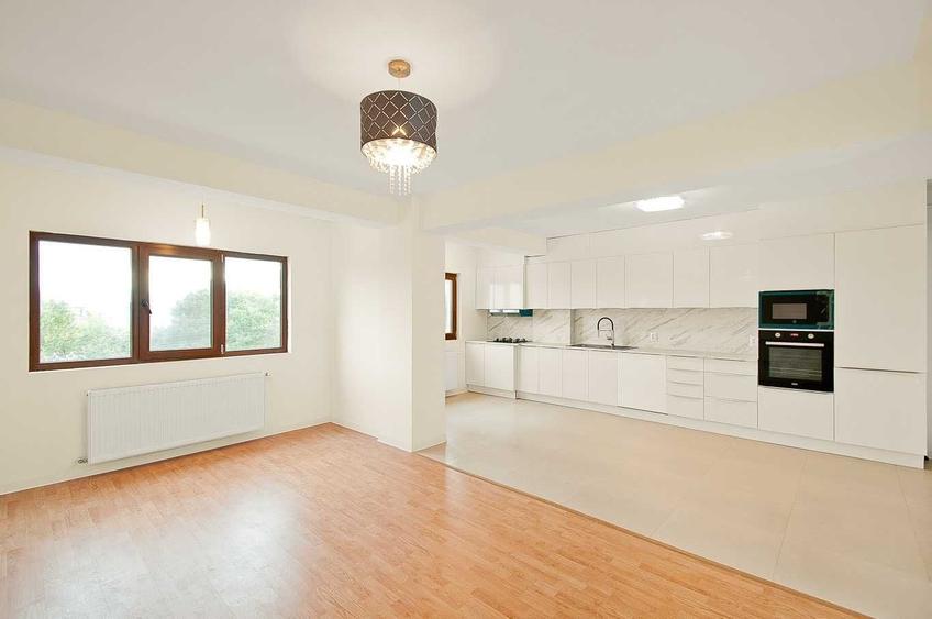 Apartament cu 3 camere decomandat în Barieră