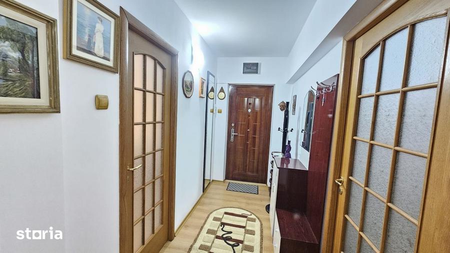 Apartament cu 2 camere decomandat în Micro 17
