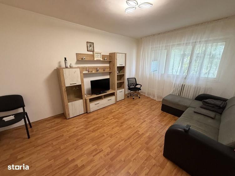 Apartament cu 3 camere decomandat în Obor