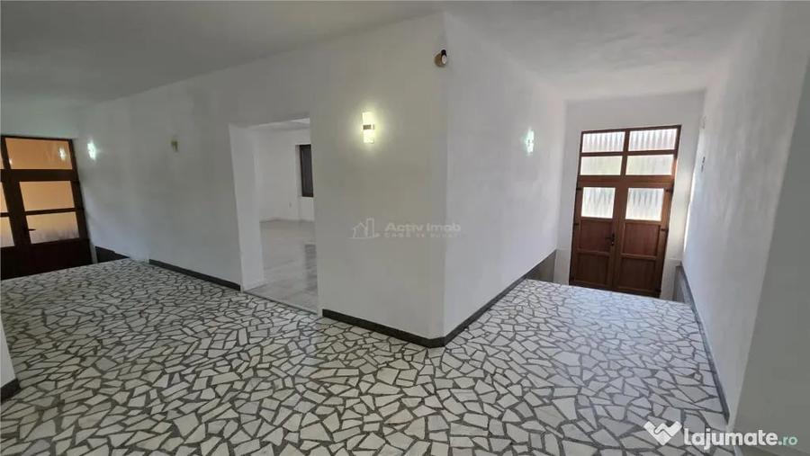 Spațiu comercial, de 130 mp, în Răcășdia