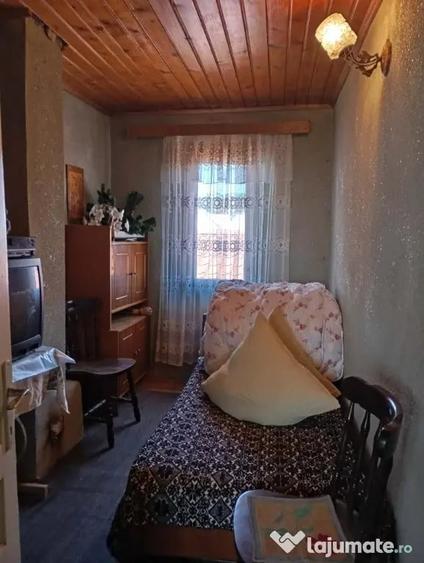 Casă cu 4 camere cu Teren 1900 Mp în Central