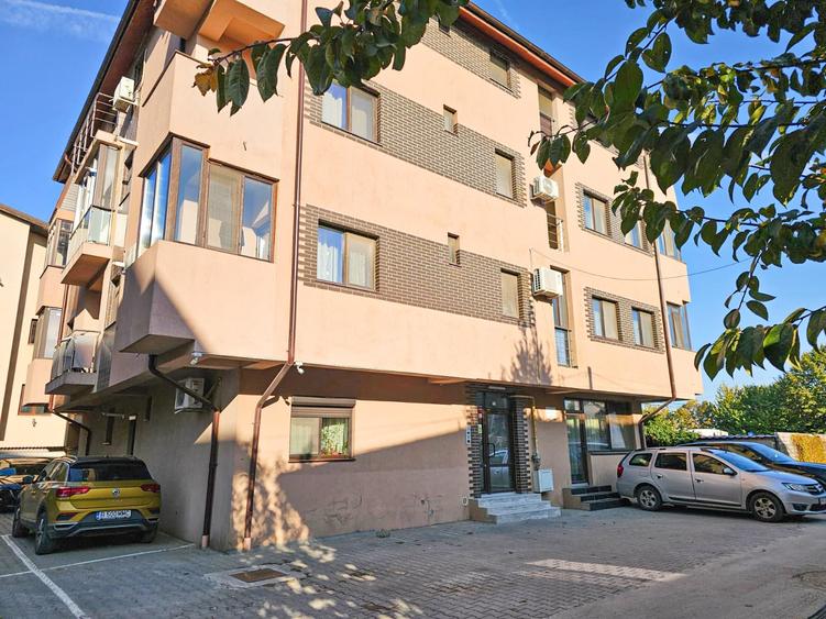 Apartament cu 3 camere decomandat în Drumul Taberei