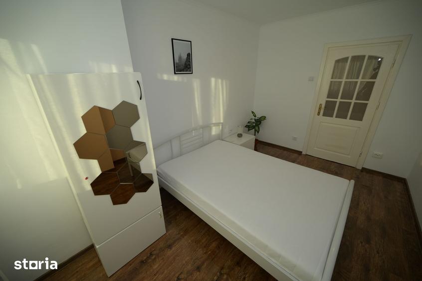 Apartament cu 4 camere decomandat în Delfinariu