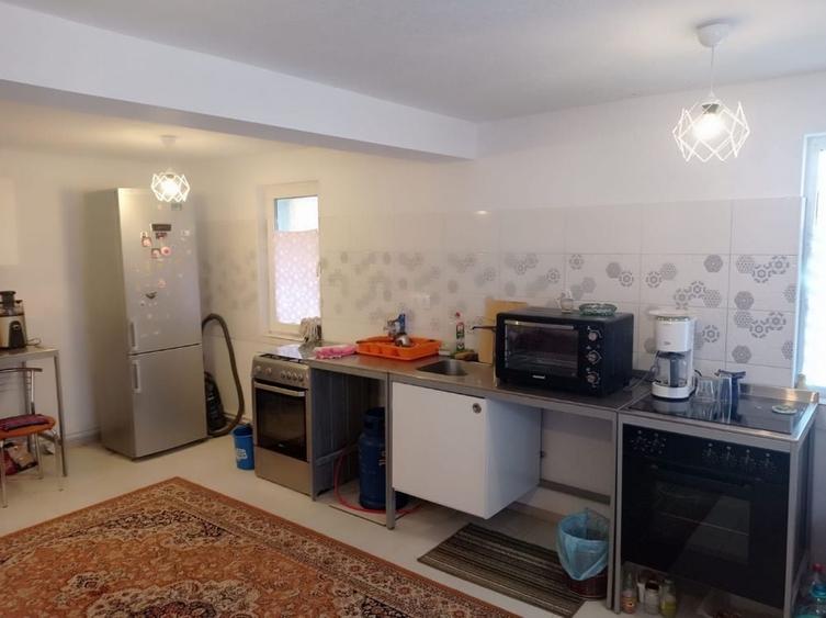 Casă cu 4 camere în Albota