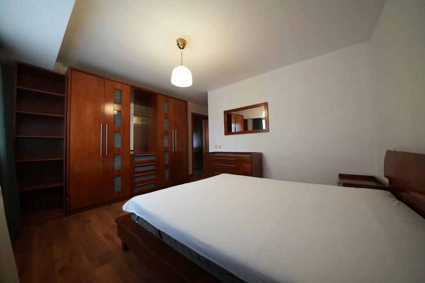 Apartament cu 4 camere decomandat, mobilat în Victoriei